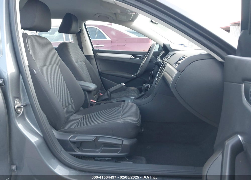 2017 VOLKSWAGEN PASSAT VIN: 1VWAT7A39HC086199