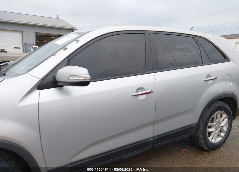2014 KIA SORENTO LX VIN: 5XYKT3A69EG487947