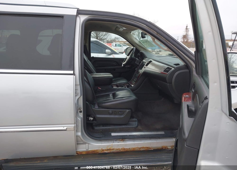 2011 CADILLAC ESCALADE STANDARD VIN: 1GYS4AEF5BR140506