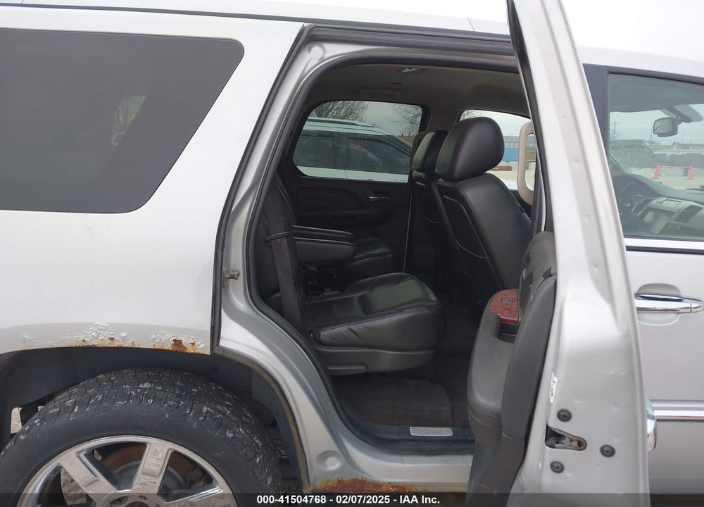 2011 CADILLAC ESCALADE STANDARD VIN: 1GYS4AEF5BR140506