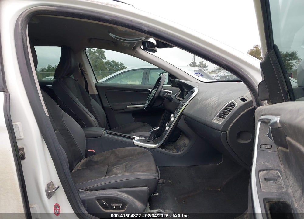 2015 VOLVO XC60 VIN: YV4612RJ9F2698634