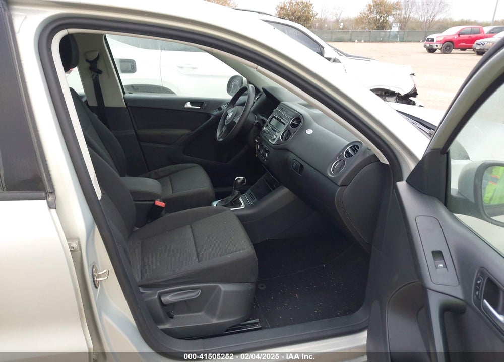 2012 VOLKSWAGEN TIGUAN S VIN: WVGAV7AX5CW583480