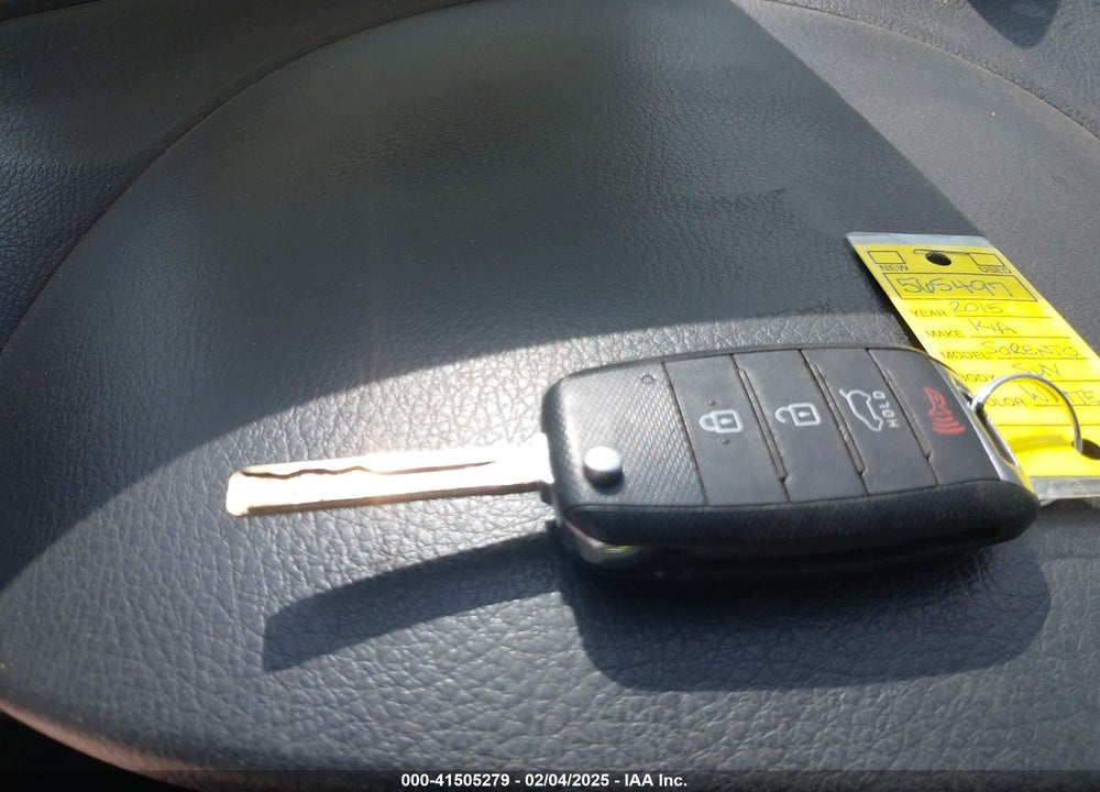 2015 KIA SORENTO LX VIN: 5XYKT3A69FG565497