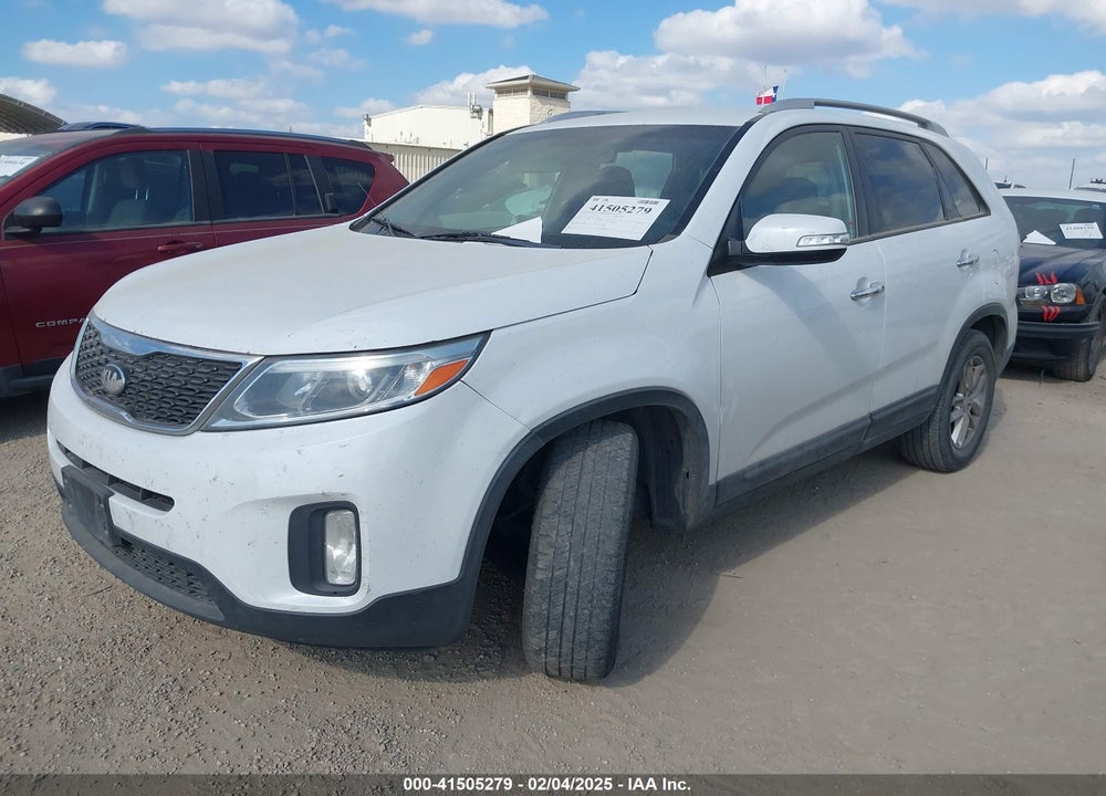 2015 KIA SORENTO LX VIN: 5XYKT3A69FG565497