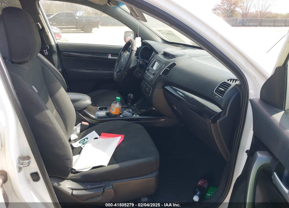 2015 KIA SORENTO LX VIN: 5XYKT3A69FG565497