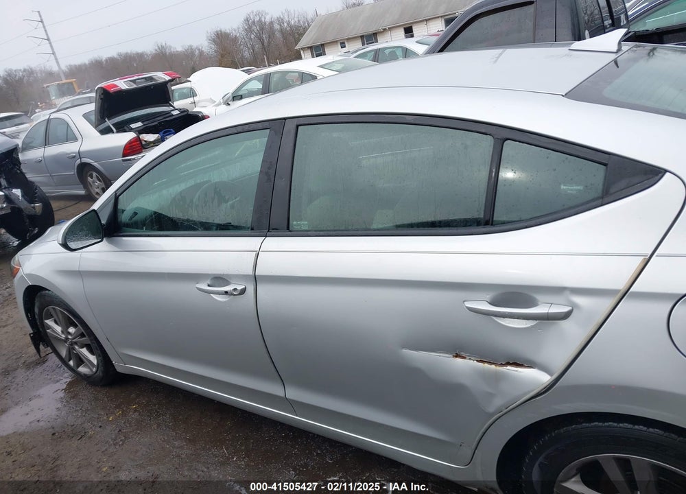 2017 HYUNDAI ELANTRA VIN: 5NPD84LF4HH014029