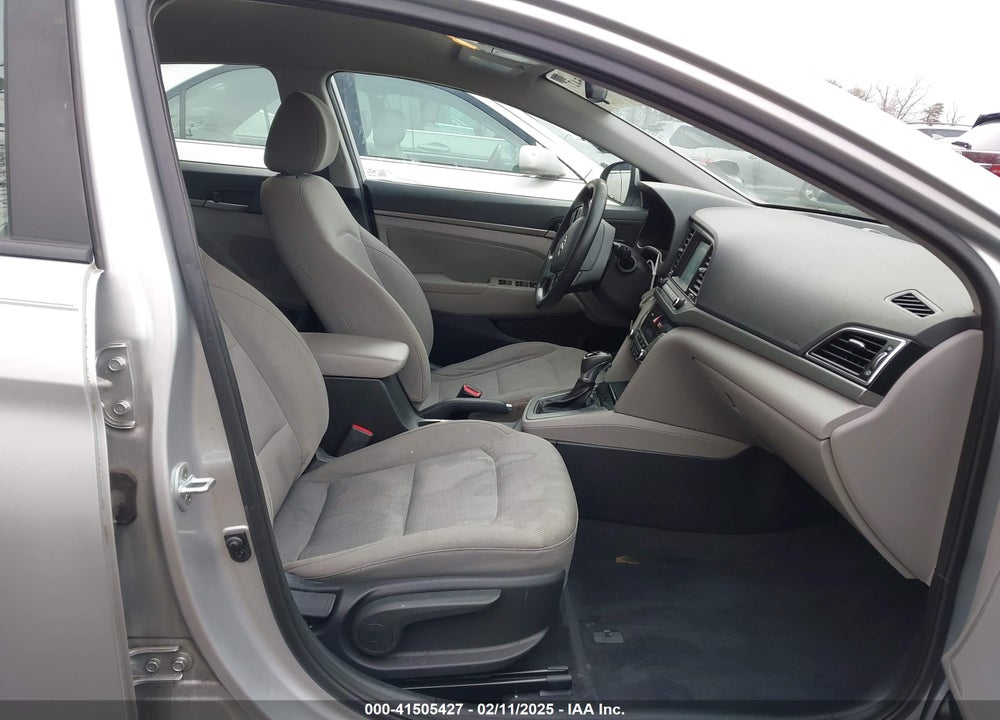 2017 HYUNDAI ELANTRA VIN: 5NPD84LF4HH014029