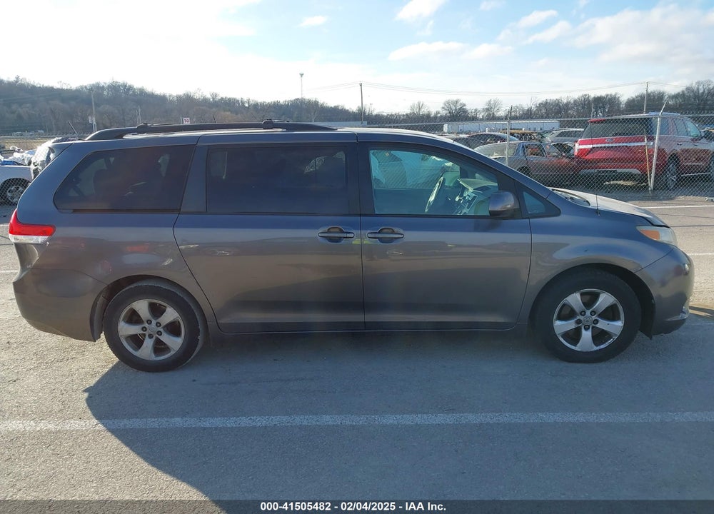 2011 TOYOTA SIENNA VIN: 5TDKK3DC4BS084686