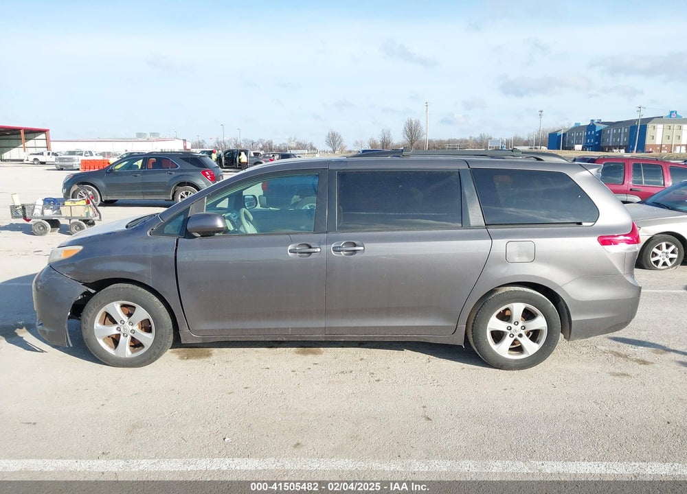 2011 TOYOTA SIENNA VIN: 5TDKK3DC4BS084686