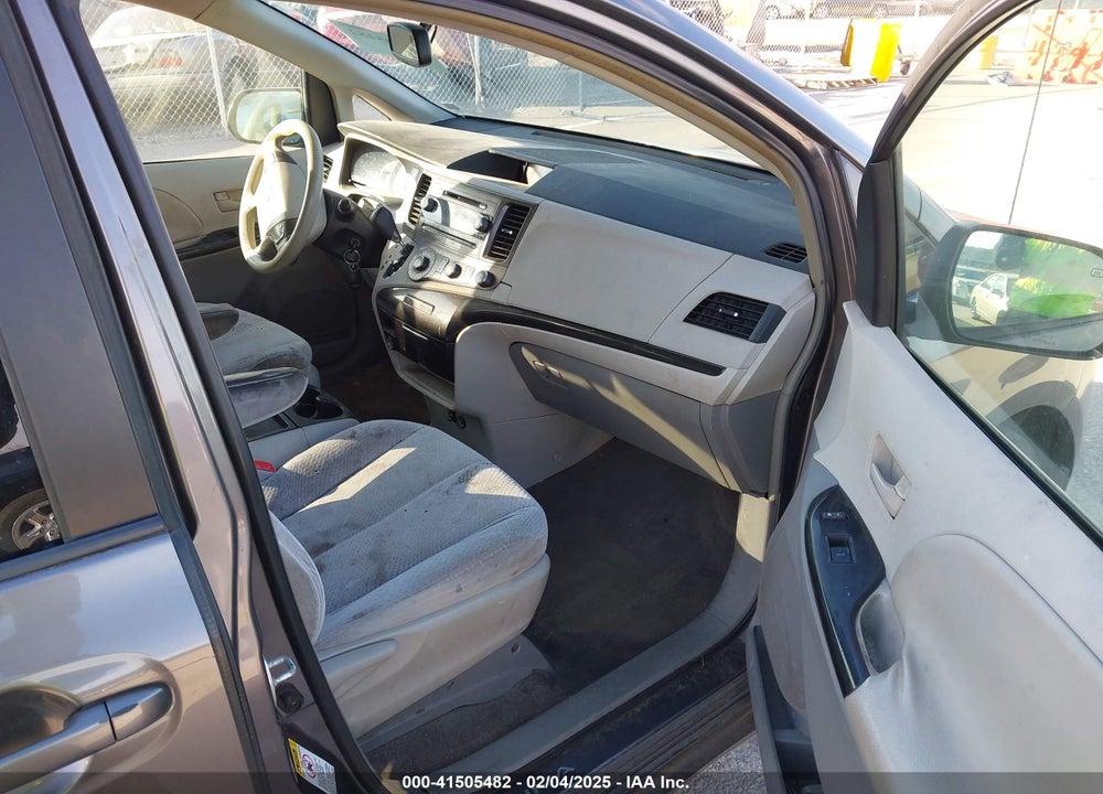 2011 TOYOTA SIENNA VIN: 5TDKK3DC4BS084686