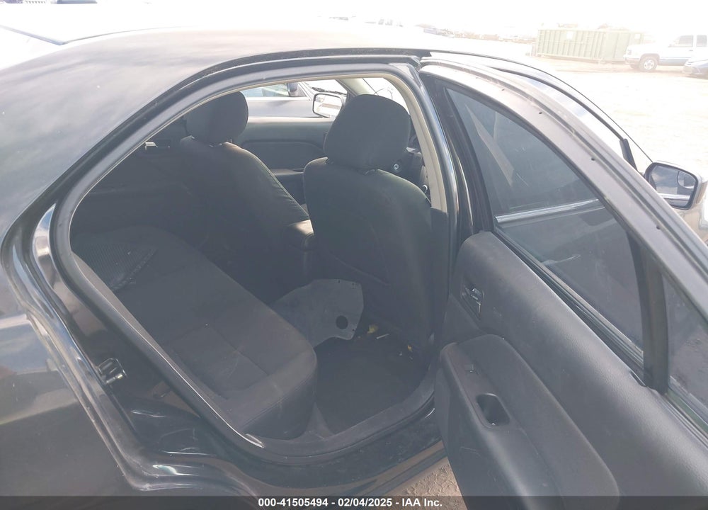 2011 FORD FUSION VIN: 3FAHP0HA7BR323711