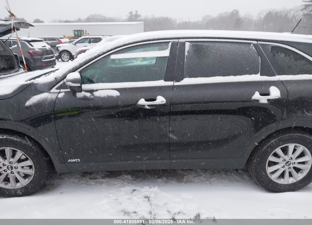 2019 KIA SORENTO 3.3L LX VIN: 5XYPGDA56KG522401