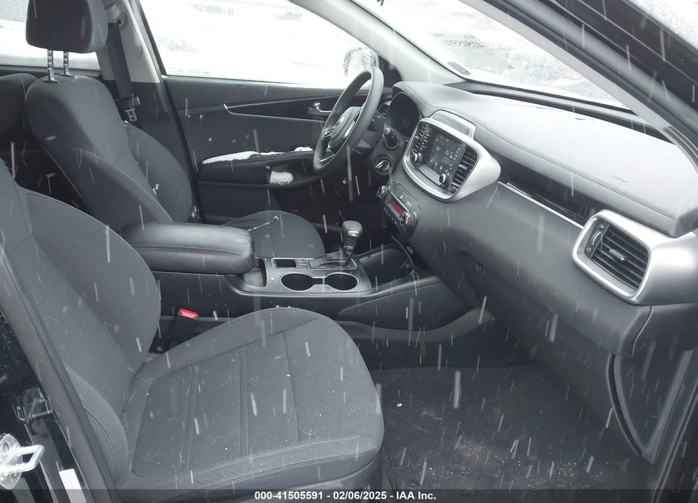 2019 KIA SORENTO 3.3L LX VIN: 5XYPGDA56KG522401