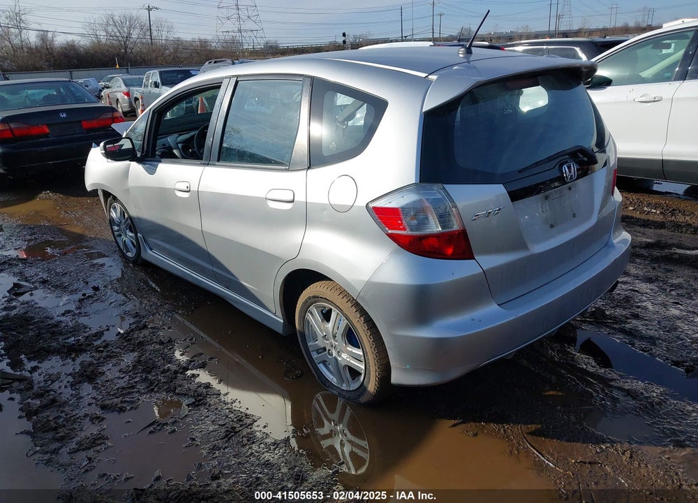 2011 HONDA FIT SPORT VIN: JHMGE8H51BC000801