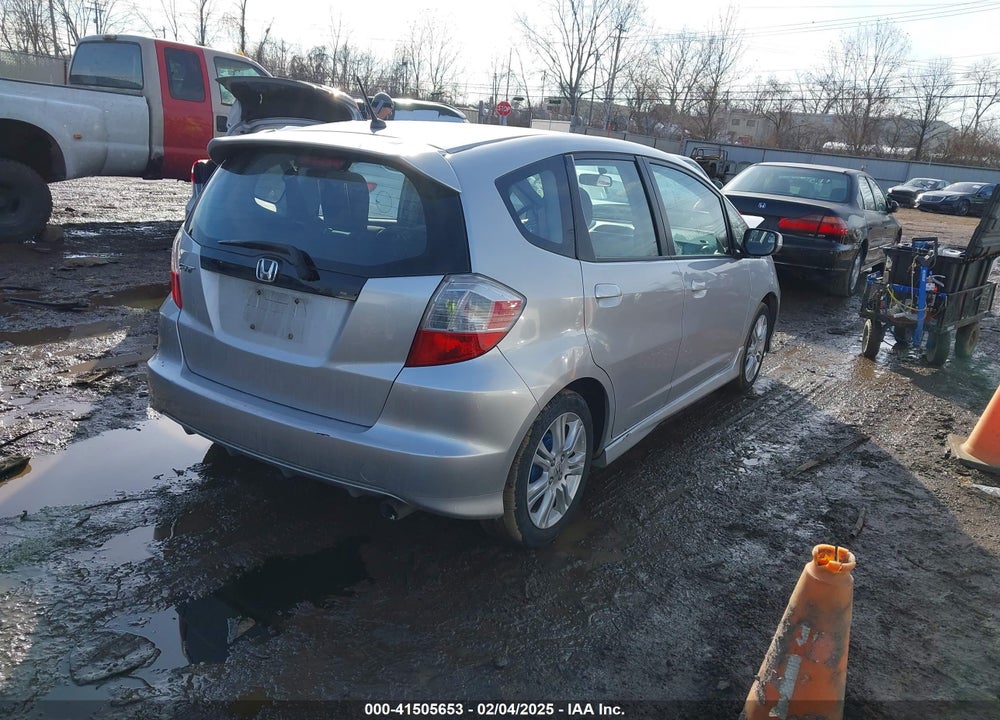 2011 HONDA FIT SPORT VIN: JHMGE8H51BC000801