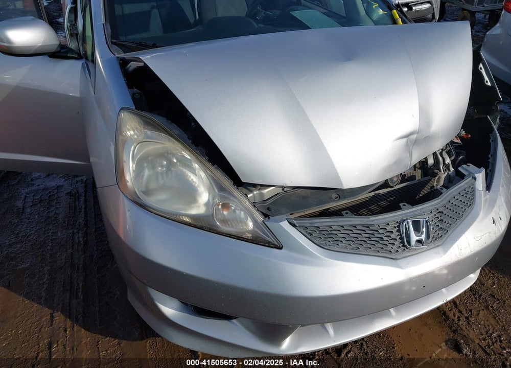 2011 HONDA FIT SPORT VIN: JHMGE8H51BC000801