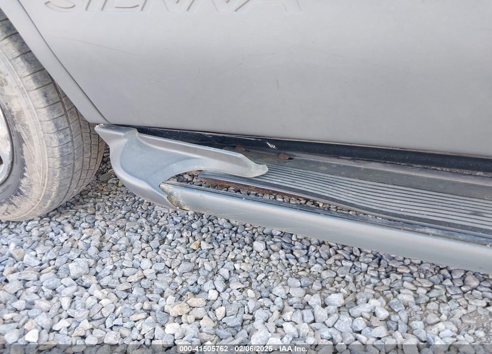 2000 TOYOTA SIENNA CE VIN: 4T3ZF19C8YU272134