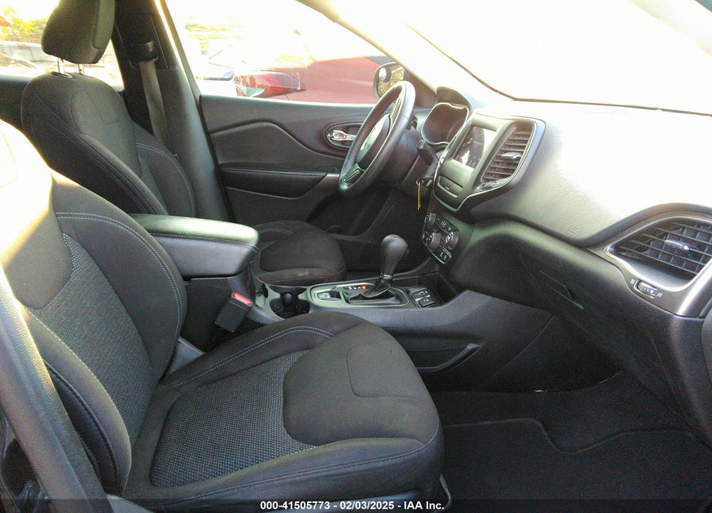2019 JEEP CHEROKEE LATITUDE FWD VIN: 1C4PJLCB3KD419918