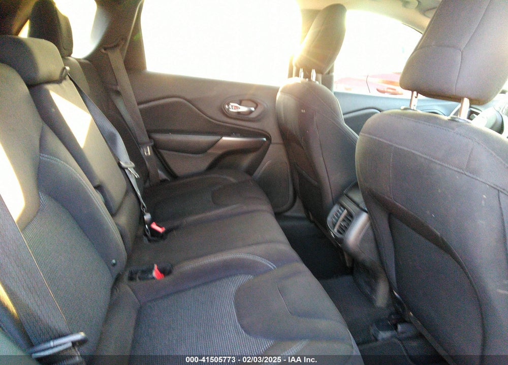 2019 JEEP CHEROKEE LATITUDE FWD VIN: 1C4PJLCB3KD419918