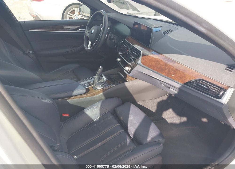 2019 BMW 540I VIN: WBAJE5C51KWA98725