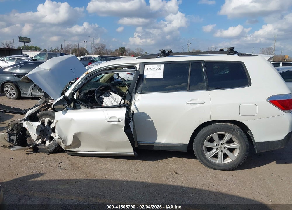 2011 TOYOTA HIGHLANDER BASE V6 VIN: 5TDZK3EH9BS046931