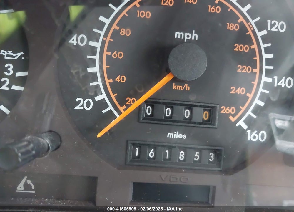 1990 MERCEDES-BENZ 500 SL VIN: WDBFA66E3LF006646