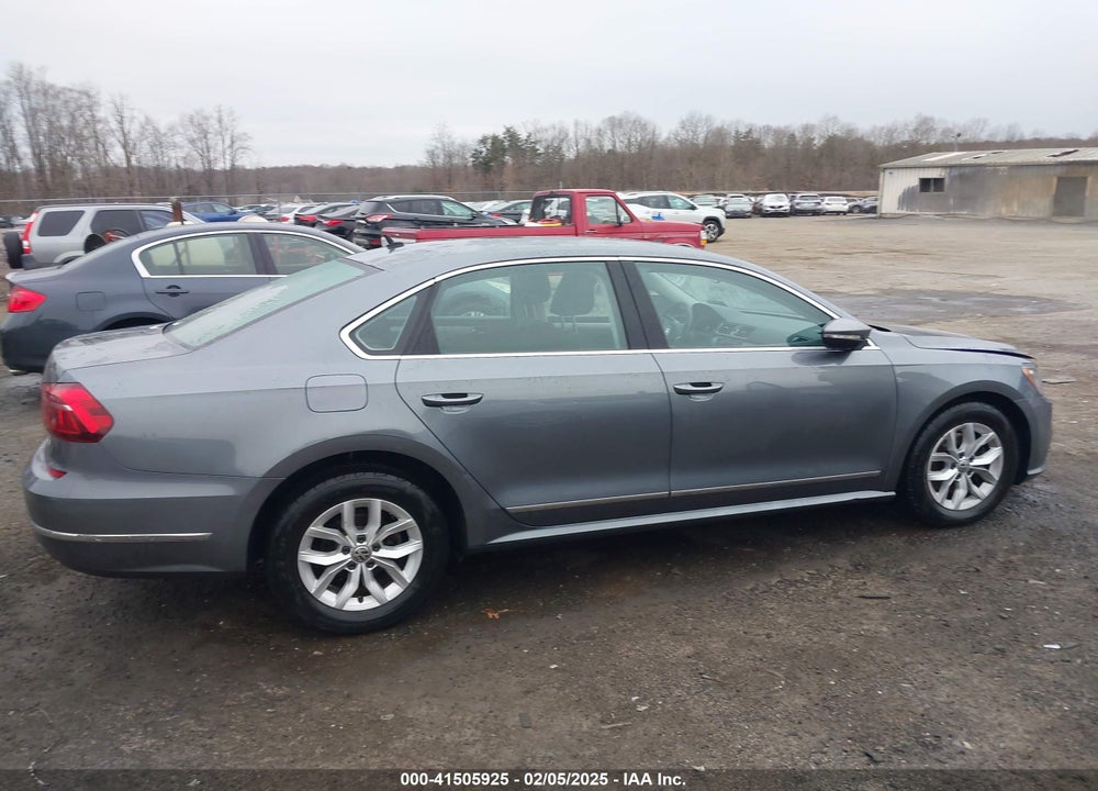2017 VOLKSWAGEN PASSAT VIN: 1VWAT7A38HC025121