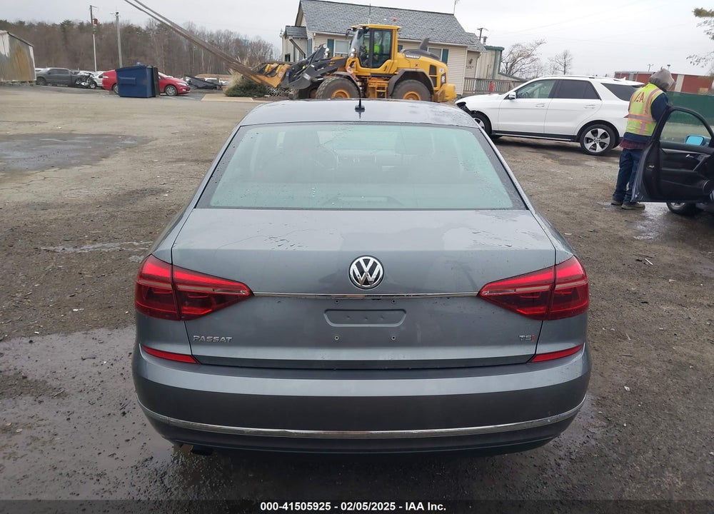 2017 VOLKSWAGEN PASSAT VIN: 1VWAT7A38HC025121