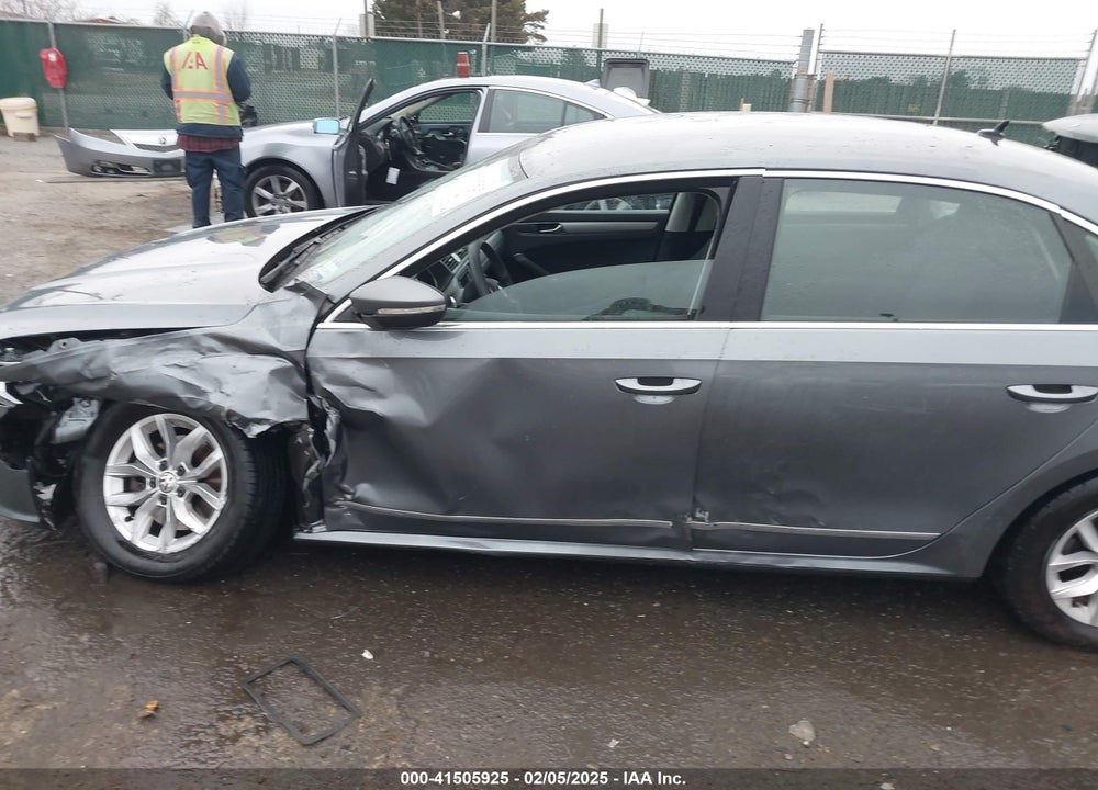 2017 VOLKSWAGEN PASSAT VIN: 1VWAT7A38HC025121