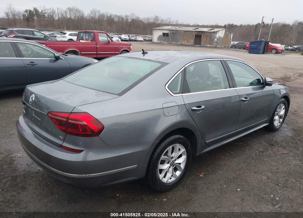 2017 VOLKSWAGEN PASSAT VIN: 1VWAT7A38HC025121