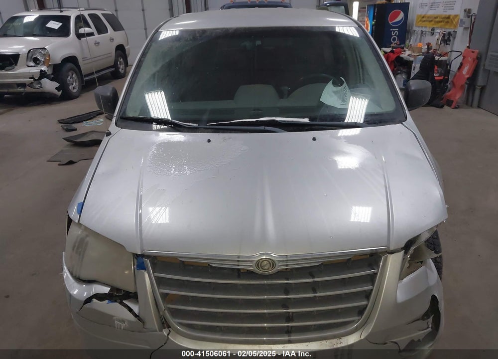 2009 CHRYSLER TOWN & COUNTRY LX VIN: 2A8HR44E59R571923