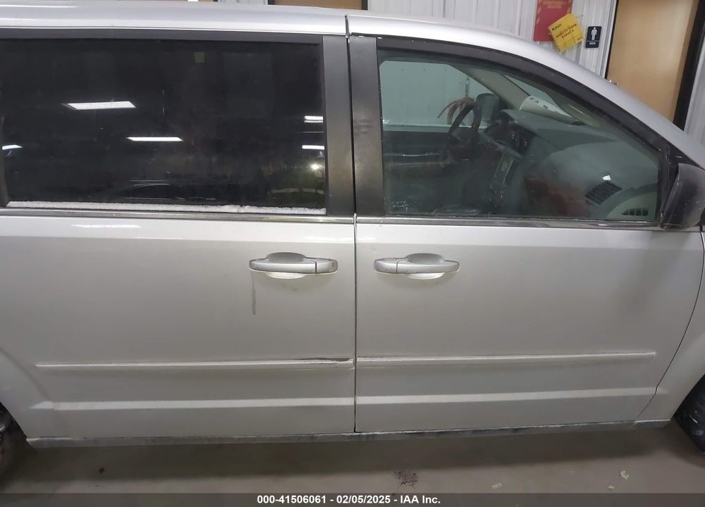 2009 CHRYSLER TOWN & COUNTRY LX VIN: 2A8HR44E59R571923