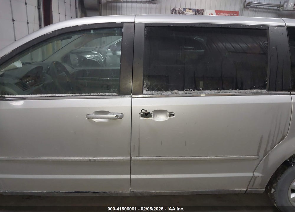 2009 CHRYSLER TOWN & COUNTRY LX VIN: 2A8HR44E59R571923