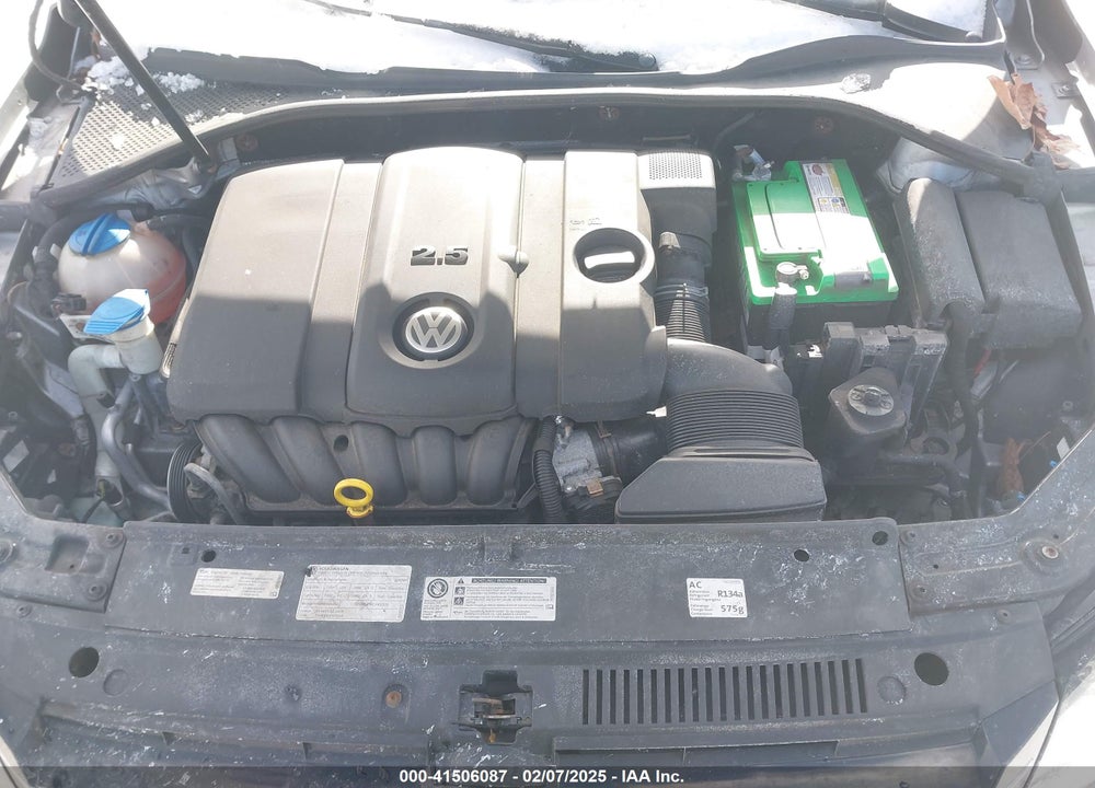 2013 VOLKSWAGEN PASSAT 2.5L SE VIN: 1VWBP7A33DC142401