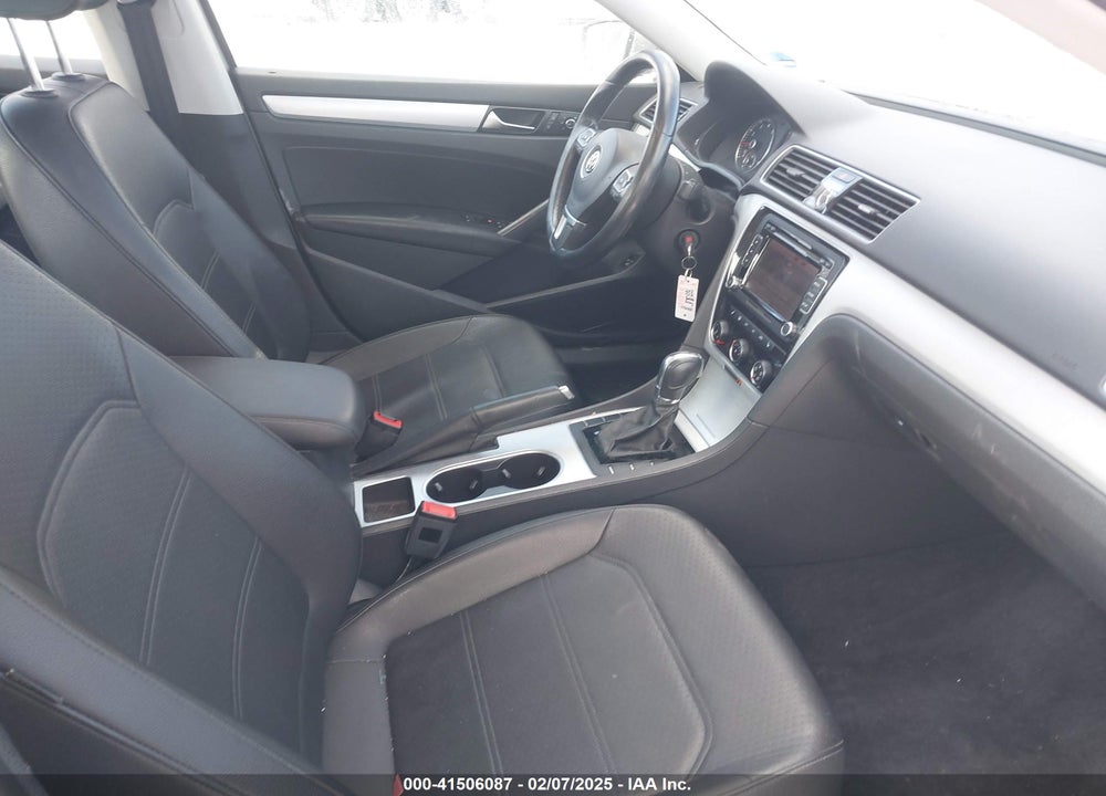 2013 VOLKSWAGEN PASSAT 2.5L SE VIN: 1VWBP7A33DC142401