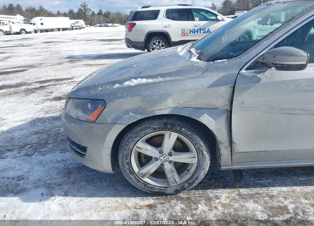 2013 VOLKSWAGEN PASSAT 2.5L SE VIN: 1VWBP7A33DC142401