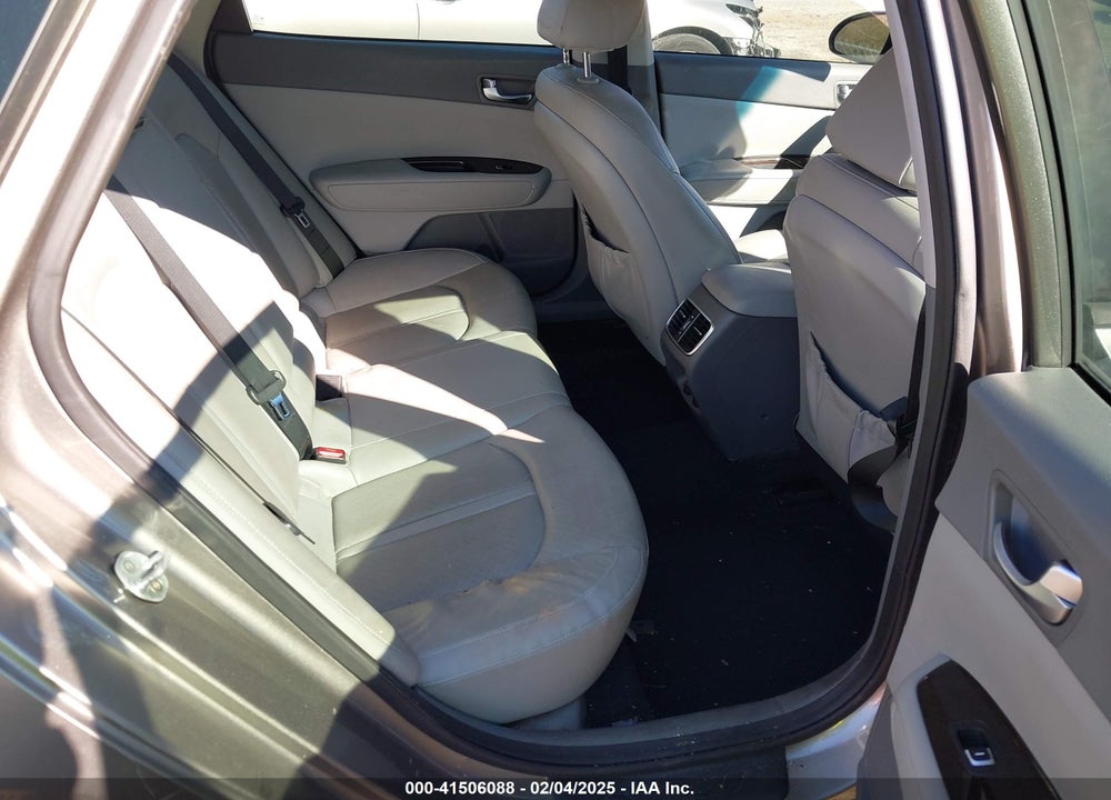 2016 KIA OPTIMA VIN: 5XXGU4L3XGG052034