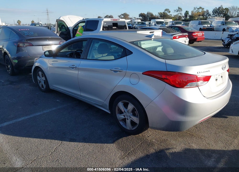 2013 HYUNDAI ELANTRA VIN: KMHDH4AE8DU727585