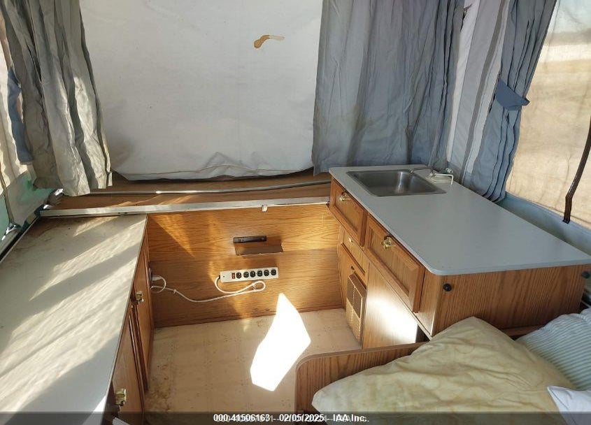 1996 STARCRAFT SPACEFLYER 1221 CLASS VIN: 1SAAS01F6T1AR6150