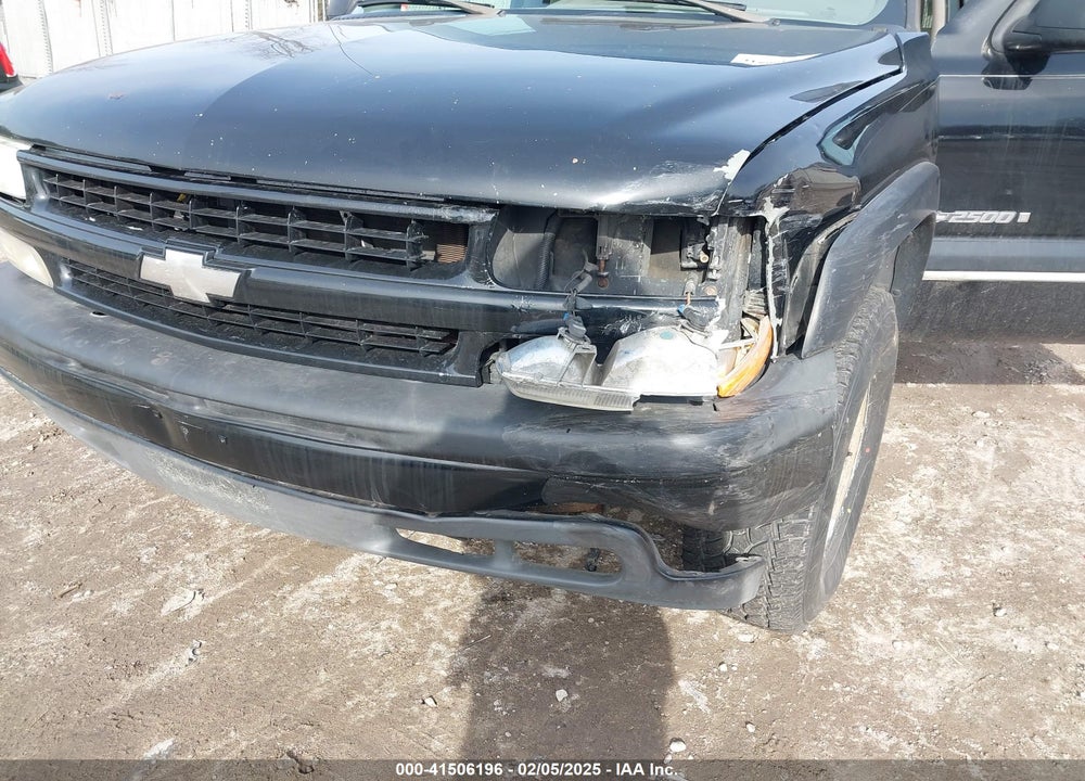 2000 CHEVROLET SUBURBAN 2500 LT VIN: 3GNGK26U0YG197958