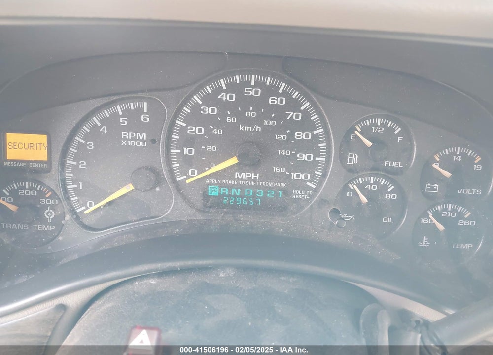 2000 CHEVROLET SUBURBAN 2500 LT VIN: 3GNGK26U0YG197958