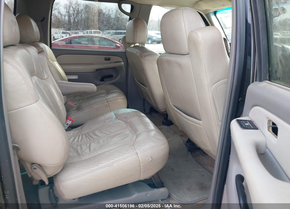 2000 CHEVROLET SUBURBAN 2500 LT VIN: 3GNGK26U0YG197958
