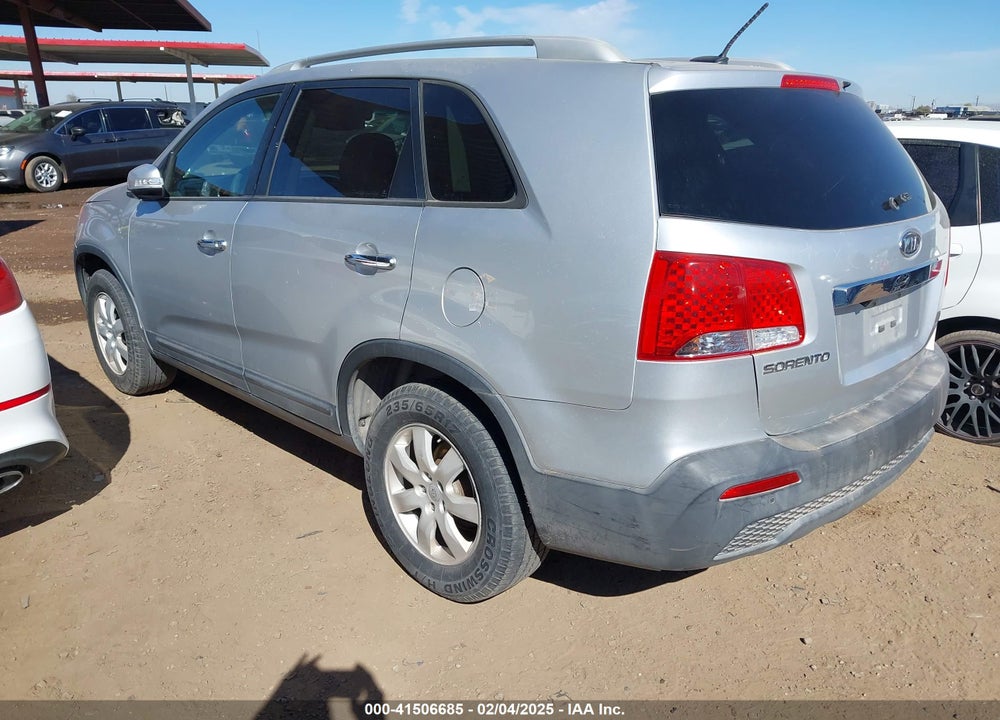 2011 KIA SORENTO VIN: 5XYKT4A16BG132997