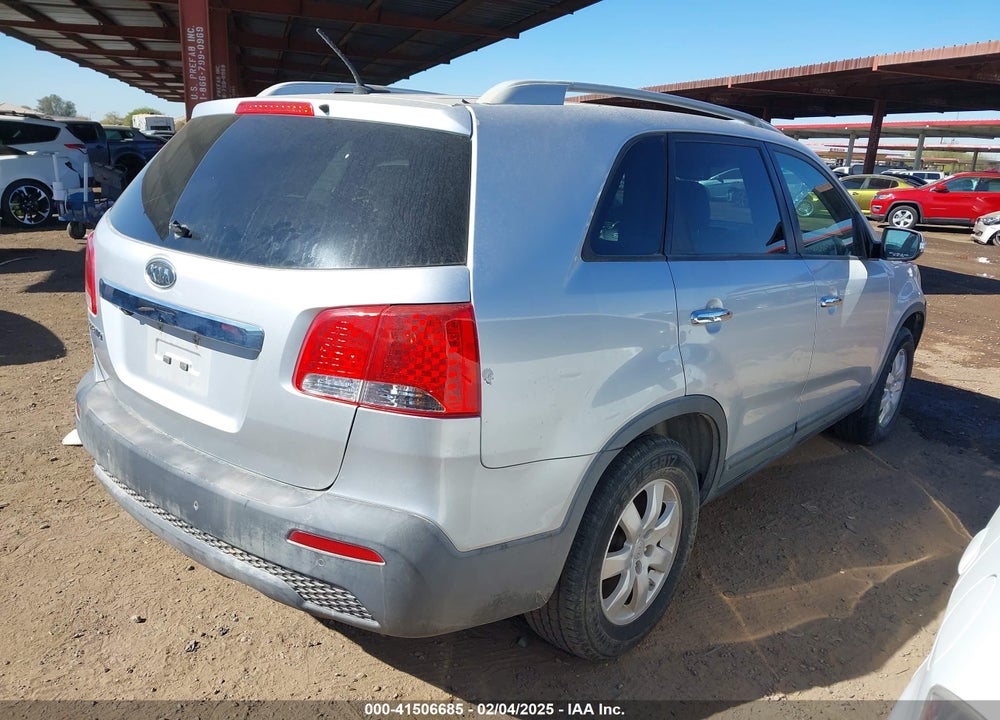 2011 KIA SORENTO VIN: 5XYKT4A16BG132997