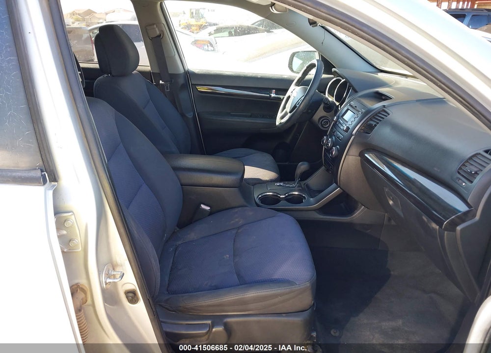 2011 KIA SORENTO VIN: 5XYKT4A16BG132997