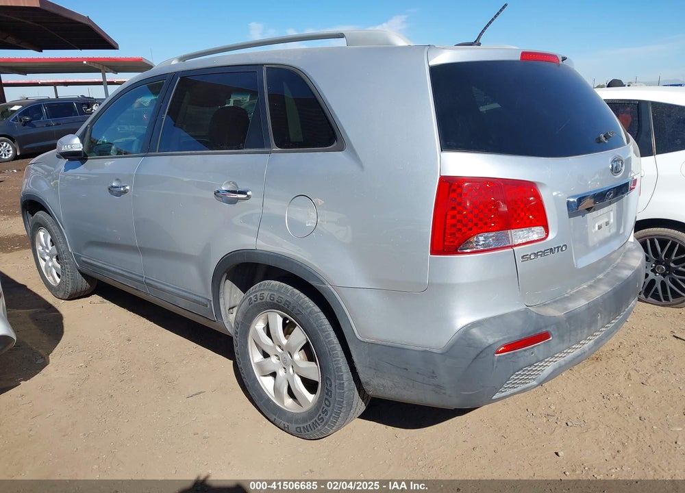 2011 KIA SORENTO VIN: 5XYKT4A16BG132997