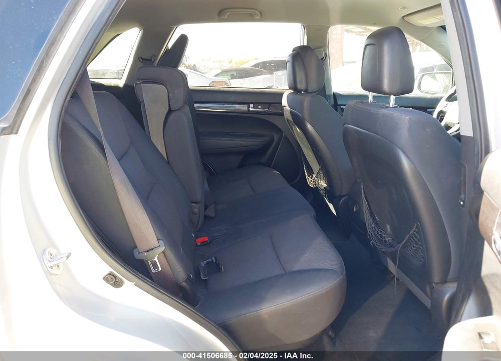 2011 KIA SORENTO VIN: 5XYKT4A16BG132997