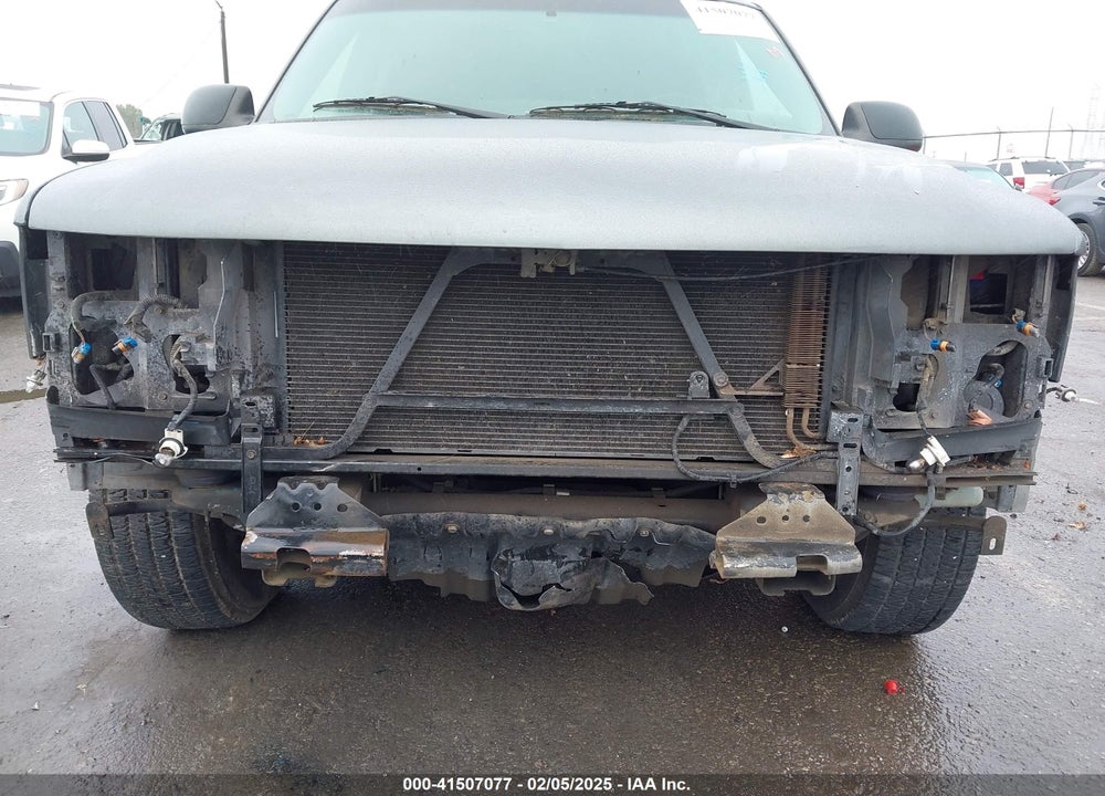 2001 CHEVROLET SUBURBAN 1500 LS VIN: 1GNEC16T41J316380