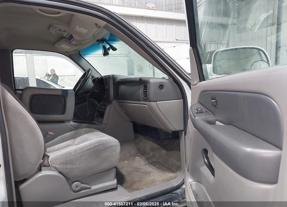 2003 CHEVROLET TAHOE LS VIN: 1GNEK13V83R117815