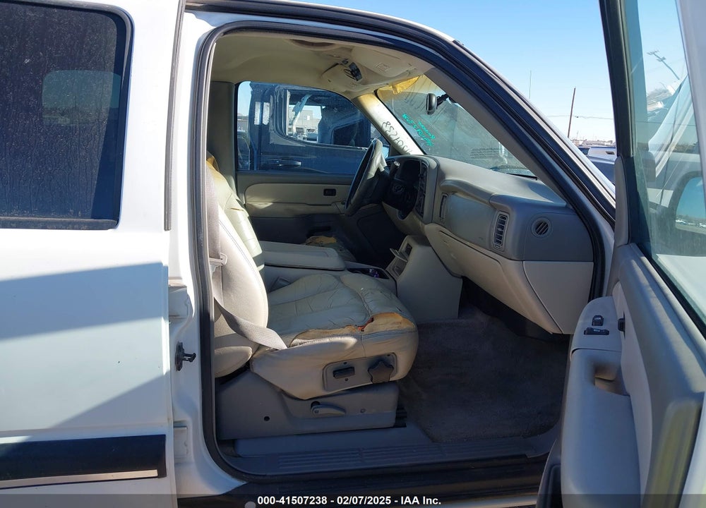 2000 CHEVROLET SUBURBAN 1500 LS VIN: 3GNFK16T0YG102926